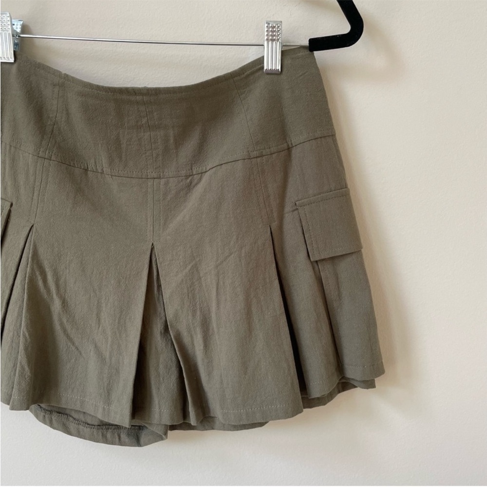 Mid-High Rise Olive Pleated Cargo Skort